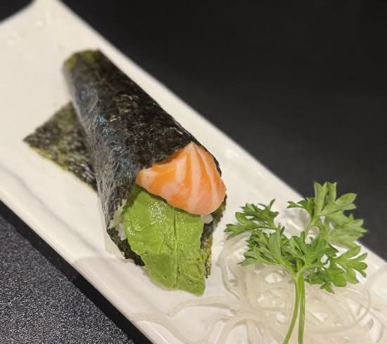 Salmon Avocado Hand Roll三文魚牛油果手卷